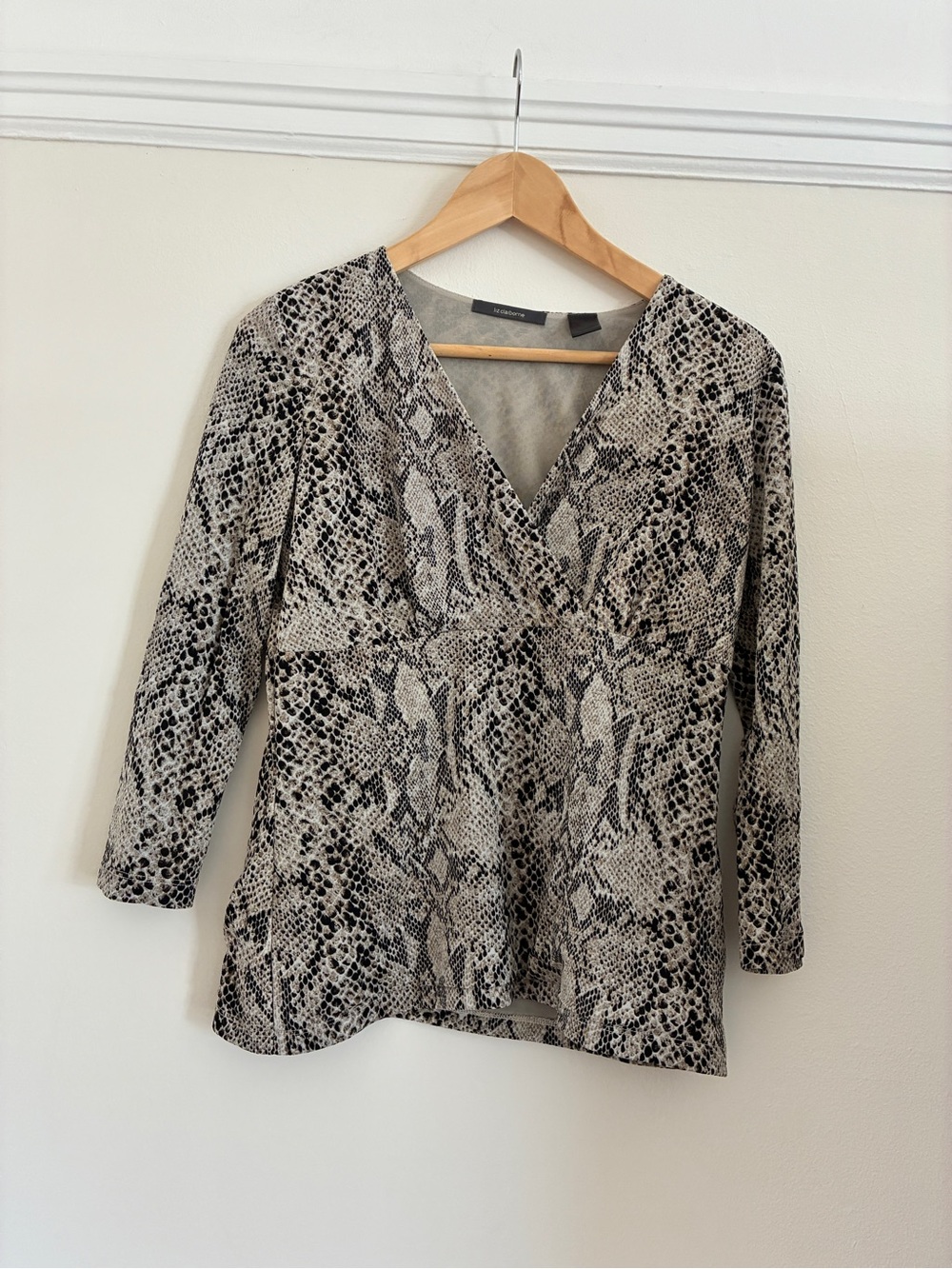 Liz Claiborne Snake Print Surplice V-Neck 3/4 sleeve top size  S